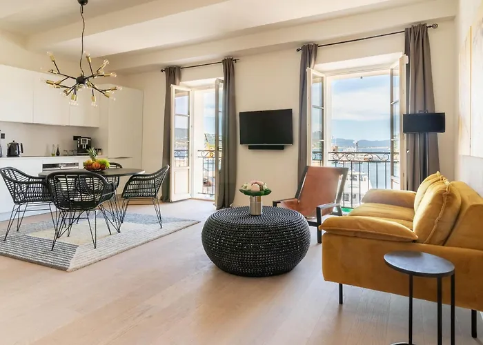 Apartment Aussergewoehnliche Am Hafen By Interhome Saint-Tropez